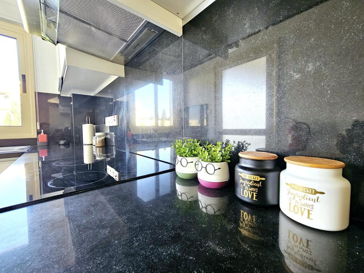 Elysia Park Apartments Пафос Екстериор снимка