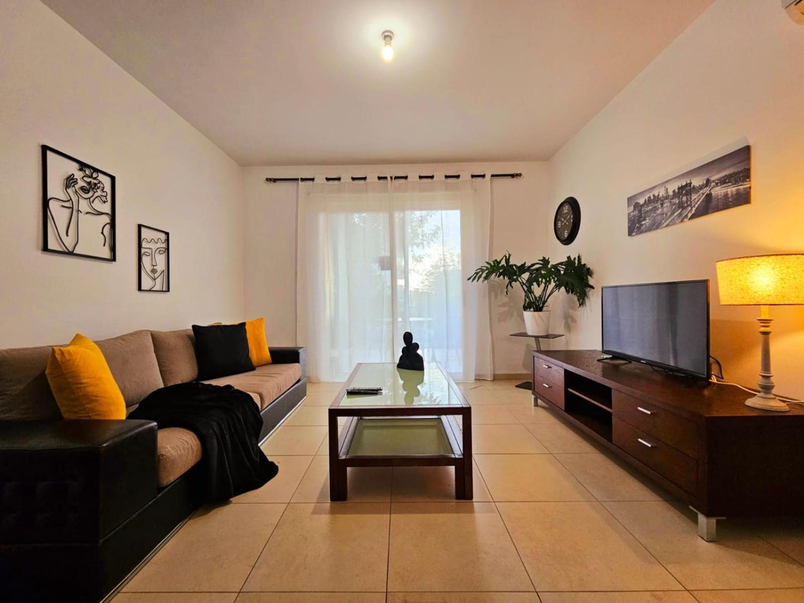 Elysia Park Apartments Пафос Екстериор снимка