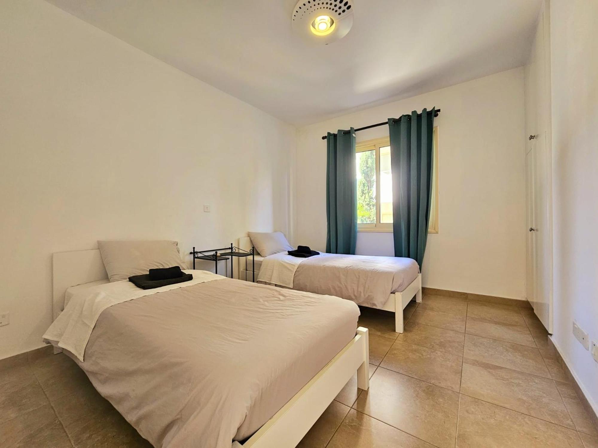 Elysia Park Apartments Пафос Екстериор снимка
