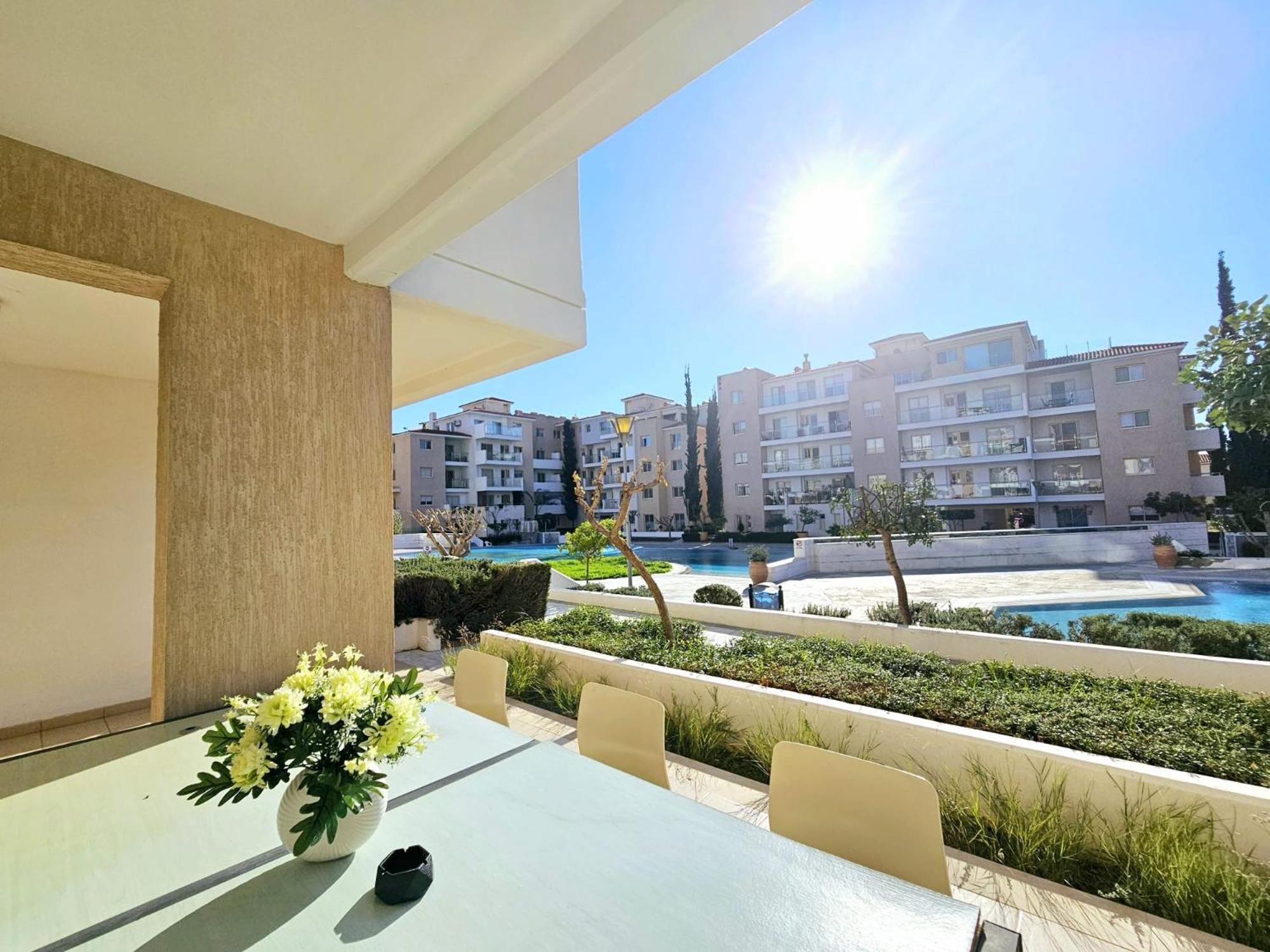 Elysia Park Apartments Пафос Екстериор снимка