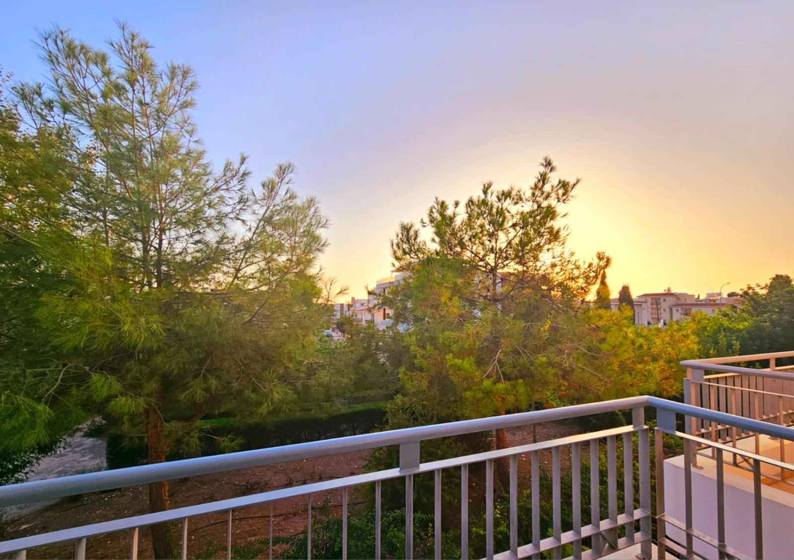 Elysia Park Apartments Пафос Екстериор снимка