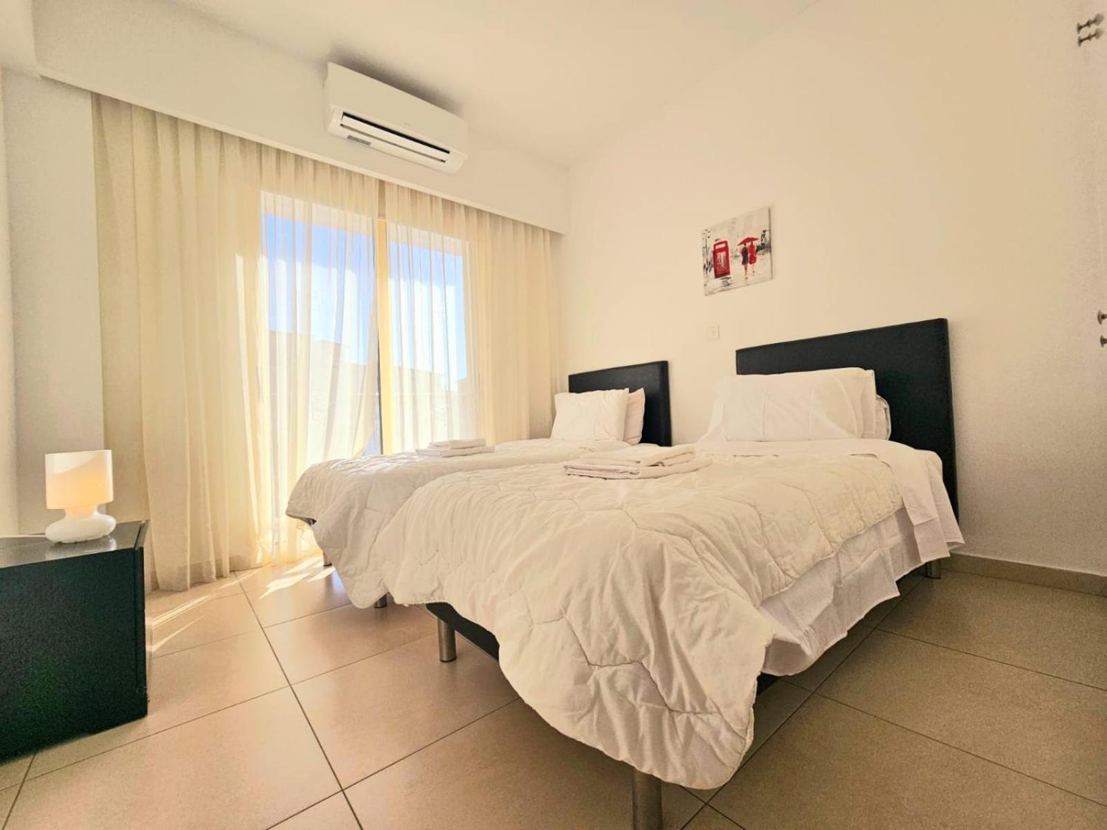Elysia Park Apartments Пафос Стая снимка
