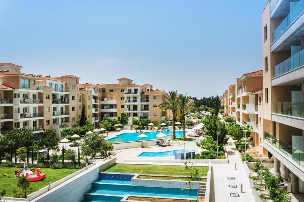 Elysia Park Apartments Пафос Екстериор снимка