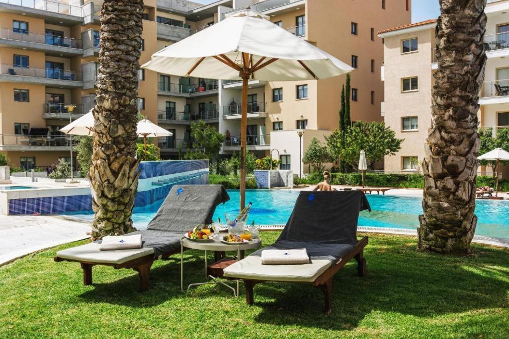 Elysia Park Apartments Пафос Екстериор снимка