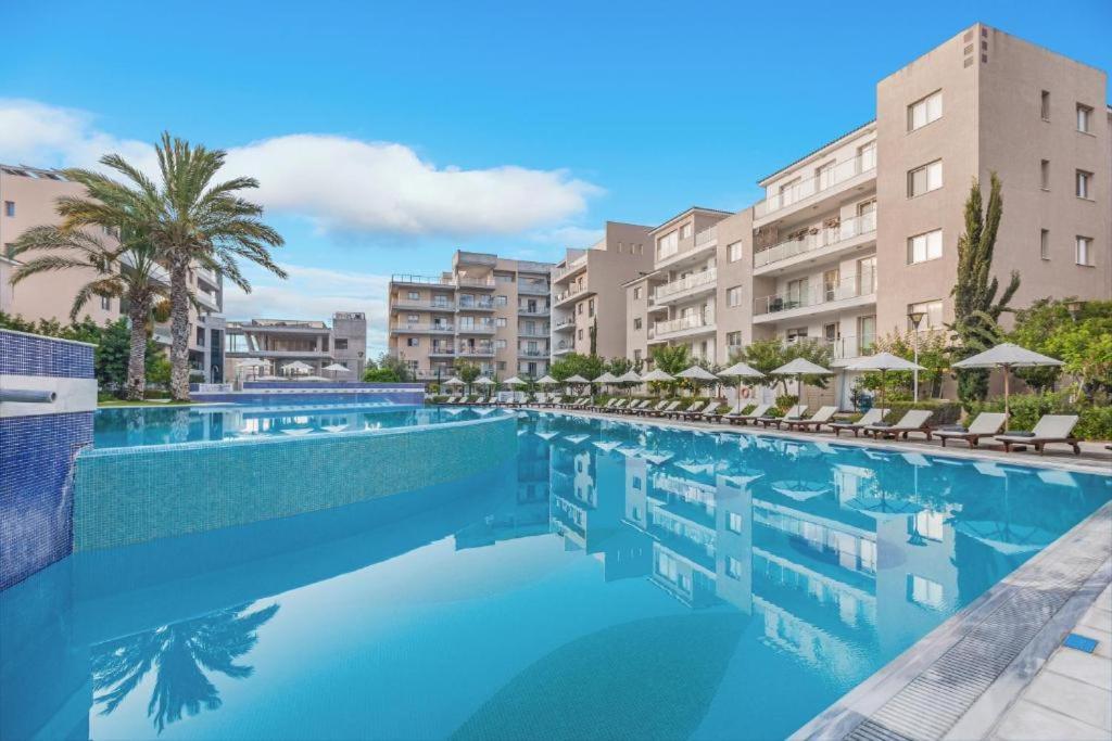 Elysia Park Apartments Пафос Екстериор снимка